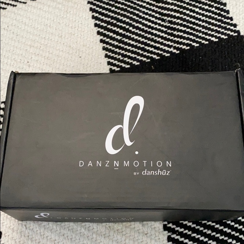 Girls Danznmotion tan tap shoes